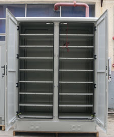 Clôture extérieure à mur unique de batterie de deux baies avec 2 couches de parenthèse Front Doors de batterie