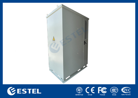 Armoire de télécommunications extérieure imperméable à l'eau à trois baies avec ventilateur de refroidissement intégré au système UPS