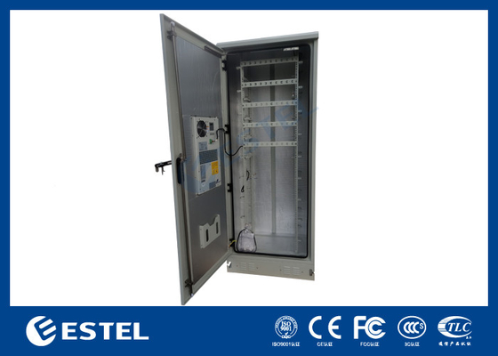 Armoire de télécommunications extérieure 40U avec climatiseur de refroidissement vis et écrous en acier inoxydable pour une résistance accrue à la corrosion