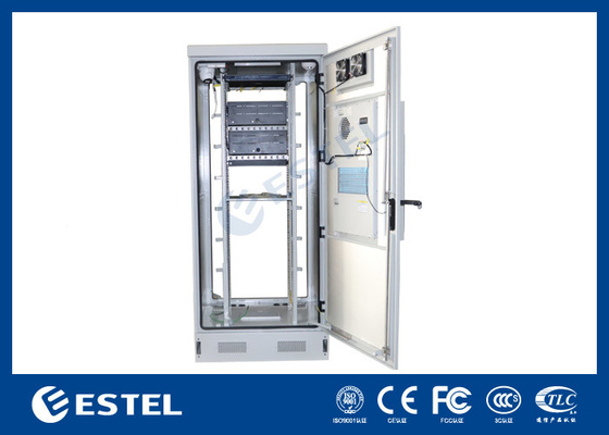 Cabinet de télécommunications intégré en extérieur intelligent avec unité de surveillance et régulateur de température