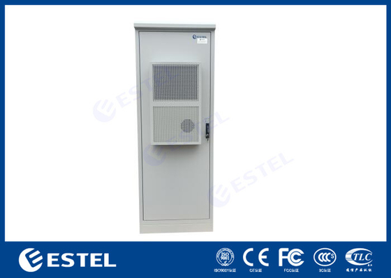 Armoire intégrée extérieure avec batterie et unité de distribution d'énergie avec niveau de protection IP55