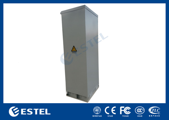 Armoire de télécommunications extérieure 40U avec climatiseur de refroidissement vis et écrous en acier inoxydable pour une résistance accrue à la corrosion