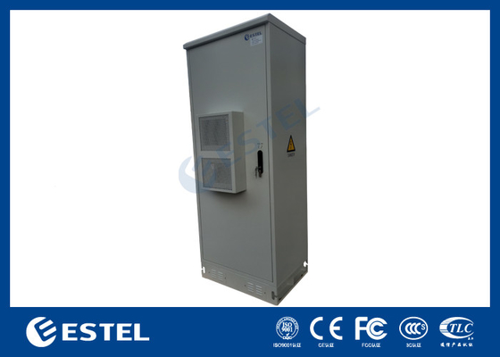 Armoire de télécommunications extérieure 40U avec climatiseur de refroidissement vis et écrous en acier inoxydable pour une résistance accrue à la corrosion