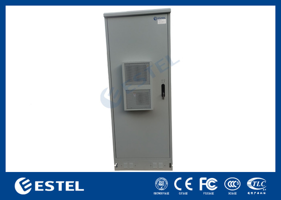 Armoire de télécommunications extérieure 40U avec climatiseur de refroidissement vis et écrous en acier inoxydable pour une résistance accrue à la corrosion