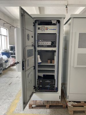 Armoire de télécommunications extérieure standard 19 pouces 18U avec système de refroidissement, une porte avant en acier inoxydable