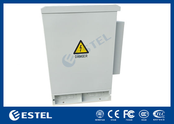 Armoire de télécommunications extérieure avec PDU et DFO pour système d'alimentation de télécommunications