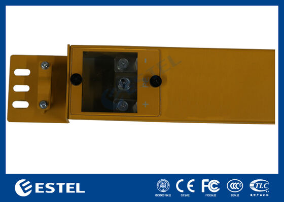 Unité de distribution d'alimentation intelligente, montage en rack, offrant une gestion de l'alimentation avec voltmètre et ampèremètre intégrés pour une surveillance précise