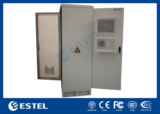 Armoire extérieure intégrée de stockage d'énergie avec accès à deux portes et rack à batteries multicouches pour applications de télécommunication et d'alimentation de secours