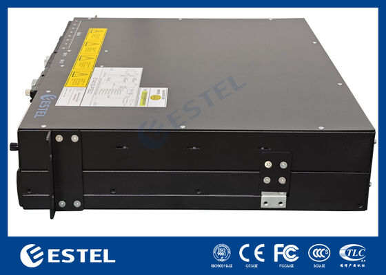 Unité d'alimentation CC mince pour montage en rack pour armoires de télécommunication et salles d'équipement réseau avec boîtier métallique fermé