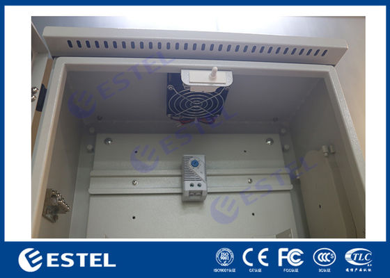 Réservoir de contrôle de la circulation IP55 monté sur un poteau