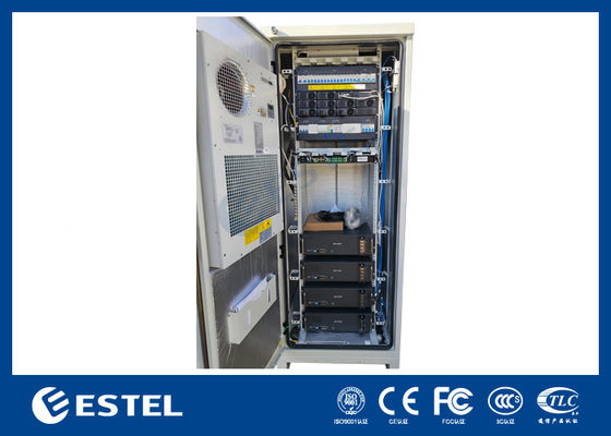 Solution intégrée hybride et personnalisable à faible coût pour système d'alimentation de télécommunications avec énergie solaire, réseau électrique, générateur diesel et batterie pour l'alimentation de sites de télécommunications extérieurs.